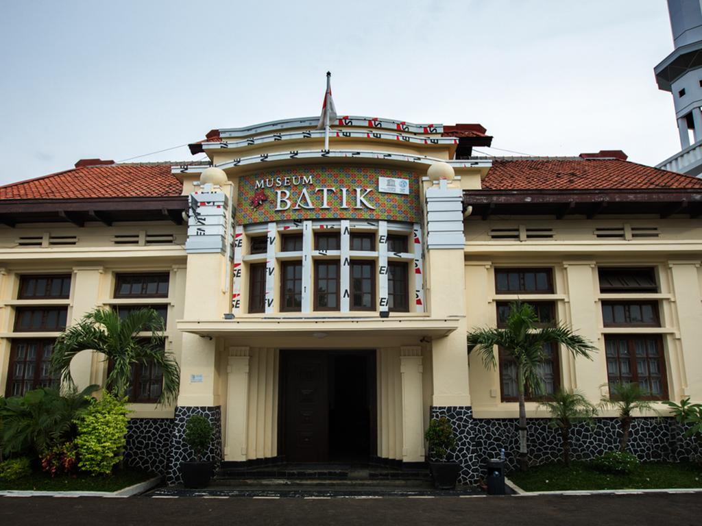 Hotel Santika Пекалонган Экстерьер фото