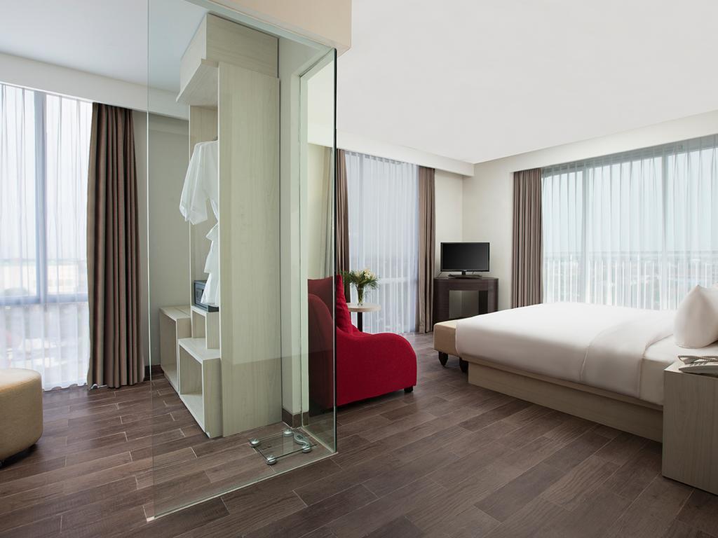 Hotel Santika Пекалонган Экстерьер фото