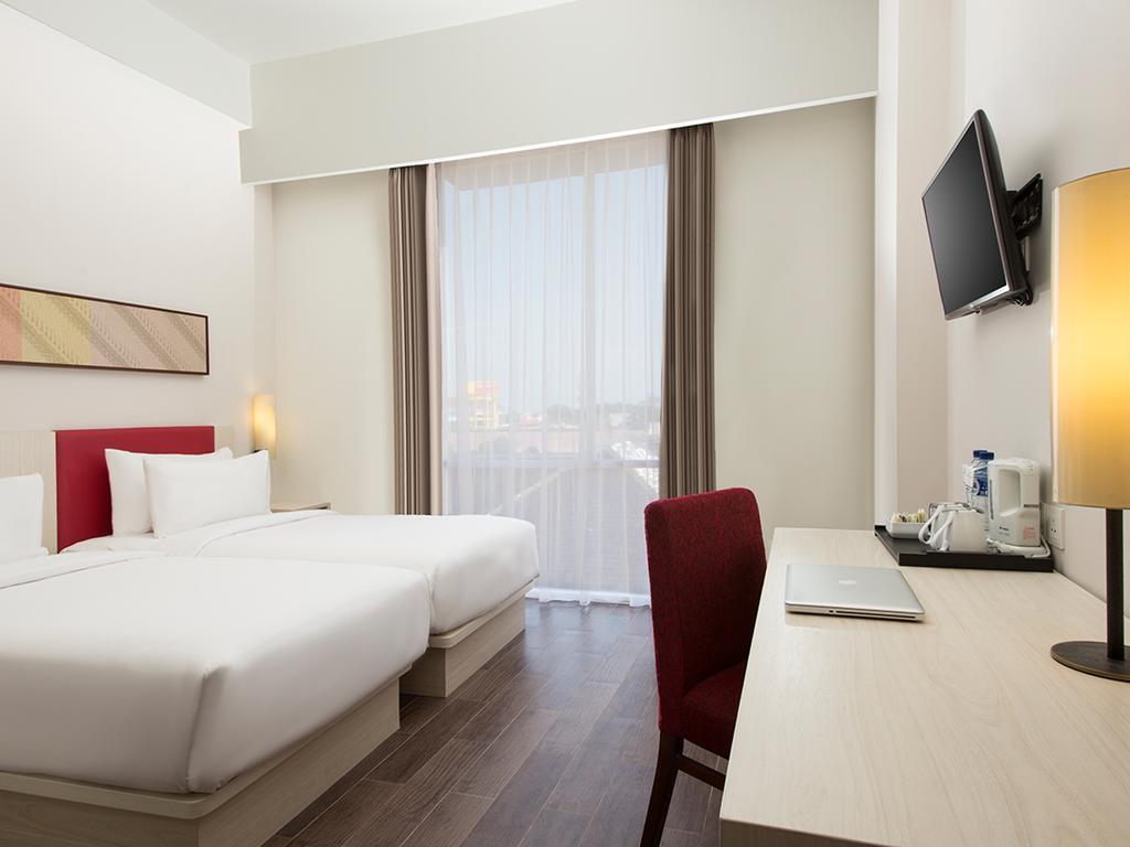 Hotel Santika Пекалонган Экстерьер фото