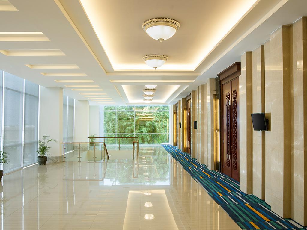 Hotel Santika Пекалонган Экстерьер фото